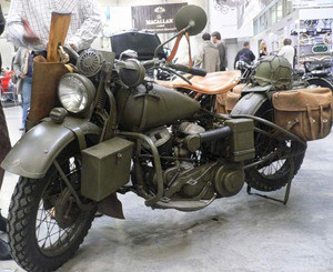Мотоцикл Харлей-Девидсон 1942 года есть только у луганчанина Панова и президента Ющенко 