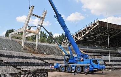 В Донецке начали ломать легендарный стадион