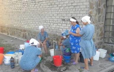 В Донецкой колонии зэчки собираются поднять бунт - уже два месяца заключенные живут без воды
