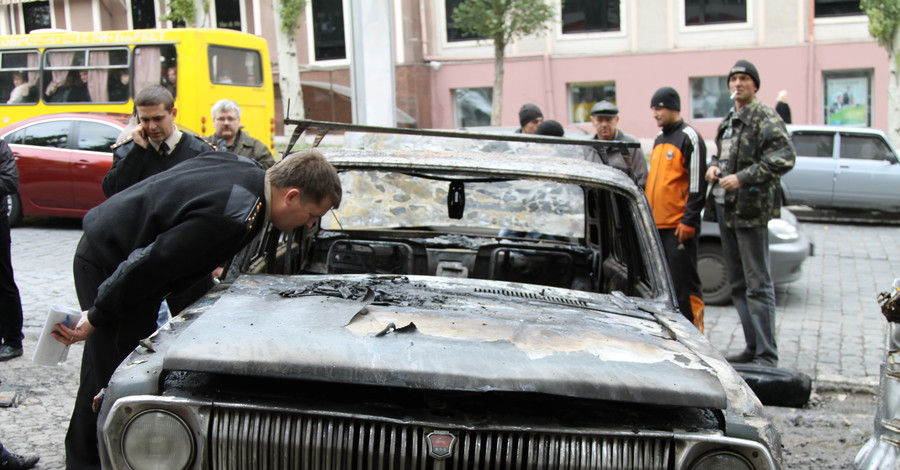 На площади Ленина машины вспыхнули как спички