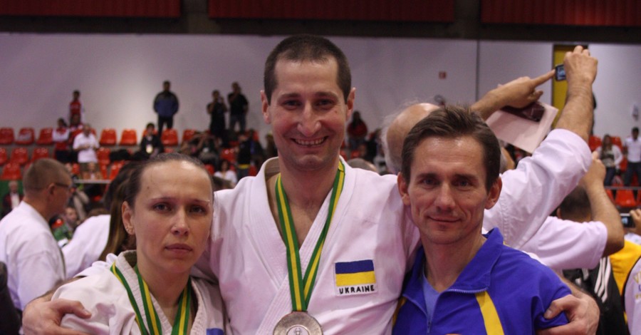 Потомственная художница Вера Кучеренко родила дочь и выиграла чемпионат мира по карате