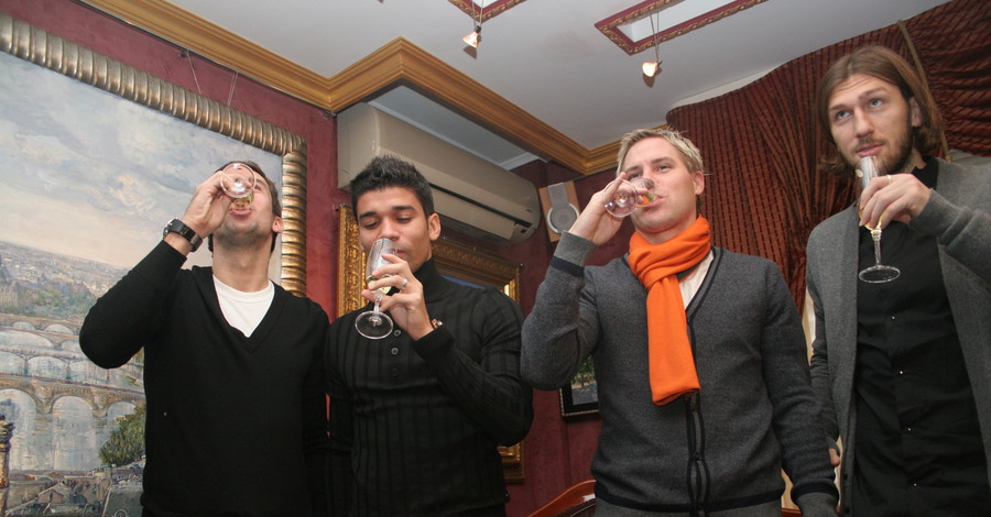 Брандао передал в Донецк привет и шампанское для «Шахтера»