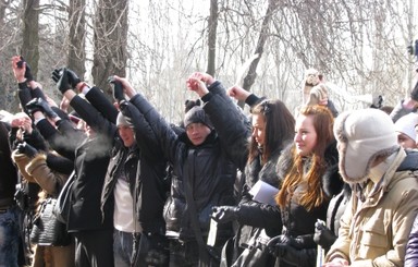 Луганские студенты обняли… университет