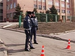 Правоохранители поймала «шутника», заминировавшего макеевскую школу 