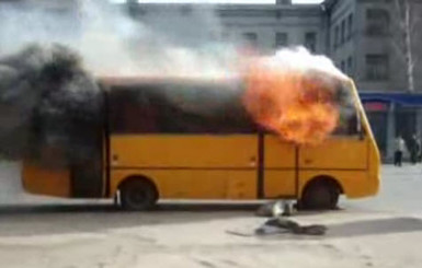В Горловке загорелся пассажирский автобус