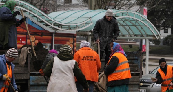На улицах Донецка работают «пожизненно заключенные» женщины
