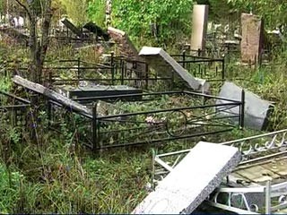 На Новотроицком кладбище вандалы разгромили более пятидесяти надгробий