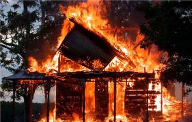 При пожаре на базе отдыха «Уголек» погиб человек