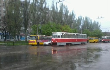Ливень в Мариуполе оставил город без трамваев