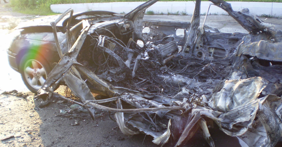 На трассе под Донецком от взрыва газа загорелось авто. Есть пострадавшие 