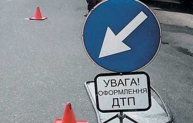 В Донецке столкнулись джип, «КрАЗ» и «Жигули»