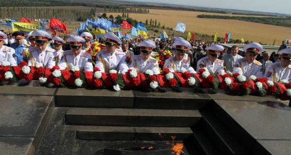 Донбасские ветераны отметили годовщину освобождения Донбасса на Саур-Могиле