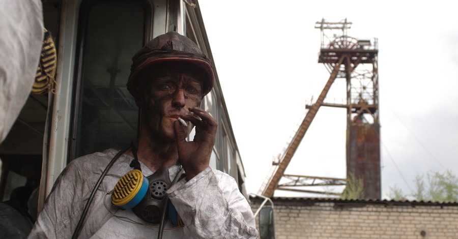 На шахте под Донецком обвал породы: судьба трех горняков неизвестна