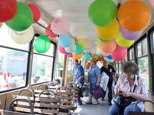 Сегодня луганчан зарядит позитивом необычный трамвайчик