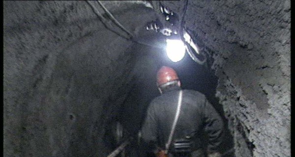 В шахте на Донетчине вместе с углем в вагонетку упал мертвый горняк