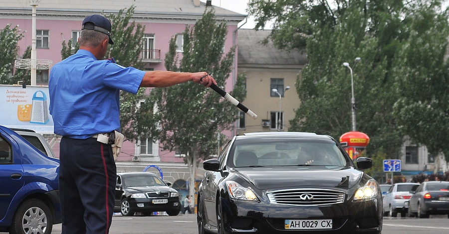 ГАИ ищет на дорогах Донецка водителей 