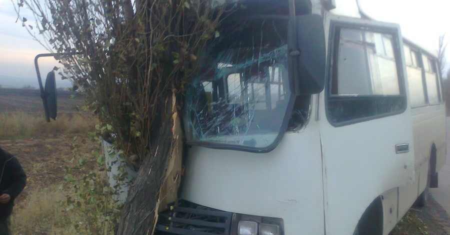 Под Артемовском разбился пассажирский автобус