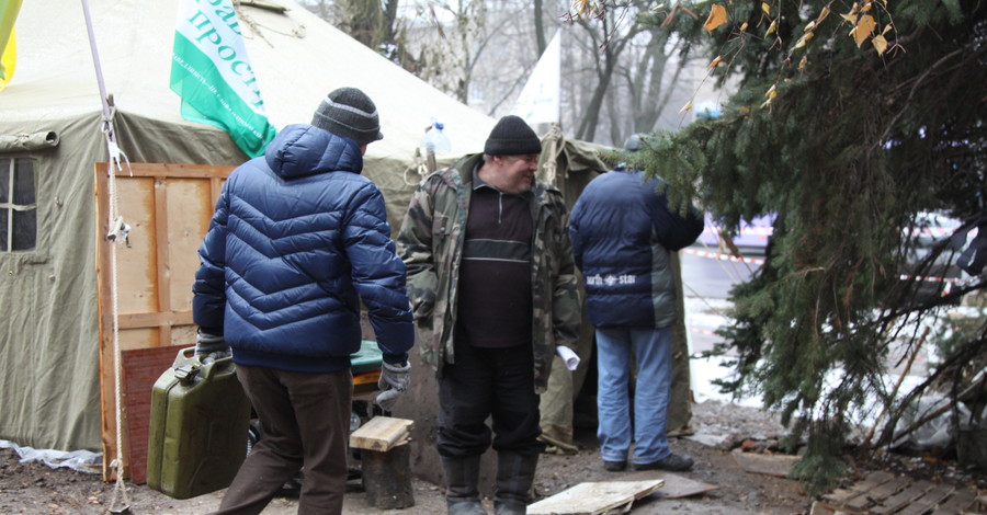 Дончане приносят чернобыльцам бензин, воду и пожертвования