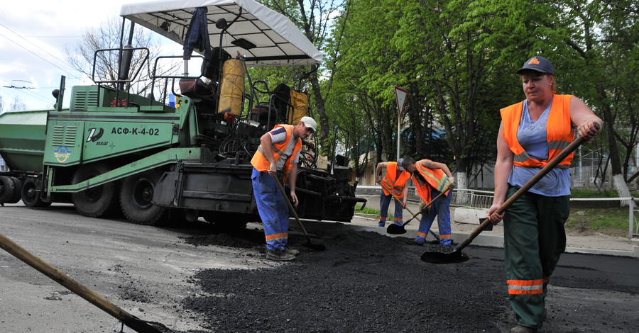 Дороги Донецка теперь будут ремонтировать только днем