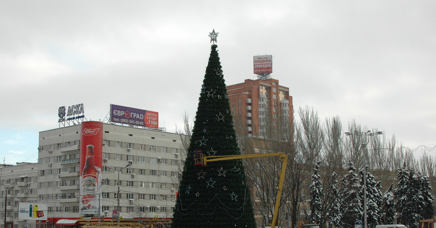 Главную елку Донецка украсят по детским рисункам