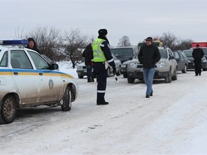 Стихия в Донбассе не дает дорожникам расчистить основные трассы региона