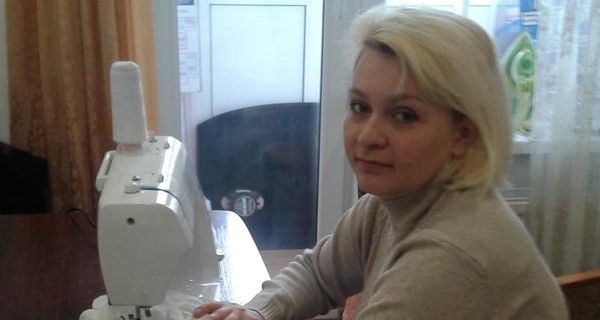Переселенец из Донбасса открыла ателье с одной швейной машинкой