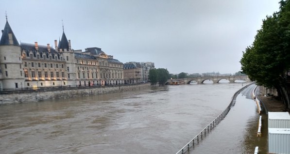 Река Сена в Париже вышла из берегов