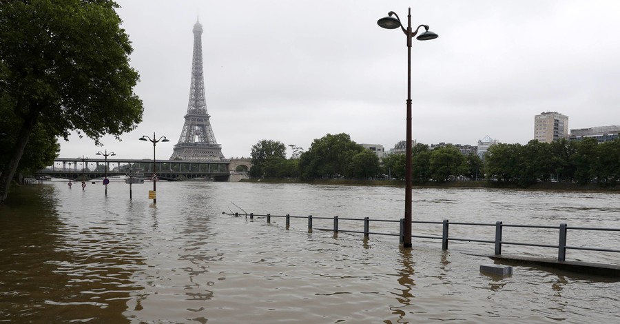 Последствия катастрофического наводнения во Франции