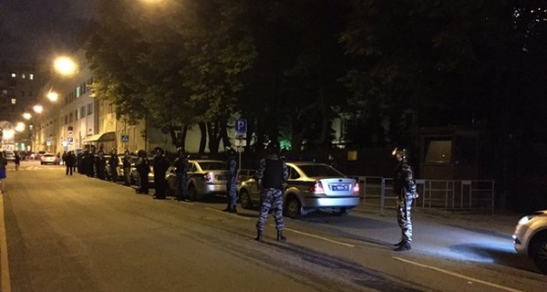 Появились подробности ночного нападения на украинское посольство в Москве 