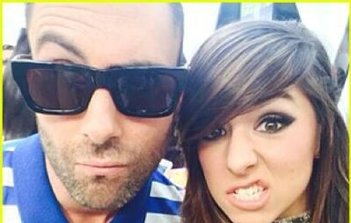 Солист Maroon 5 скорбит по поводу своей убитой ученицы
