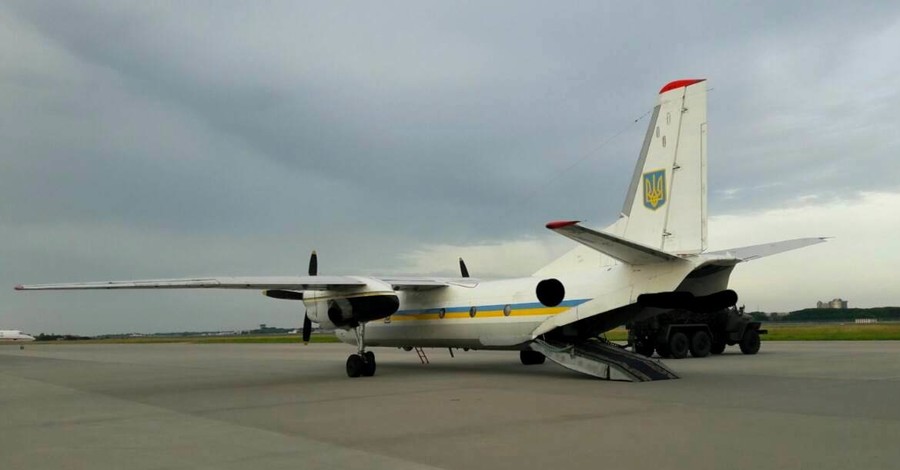 Порошенко отправил в Польшу самолет ВСУ для обследования участника АТО