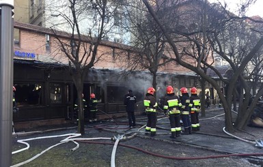 В центре Львова перекрыли движение из-за пожара в ресторане