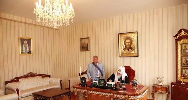 Соцсети взорвал снимок роскошного кабинета патриарха Кирилла