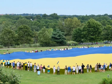 У Бостоні розгорнули найбільший у світі прапор України