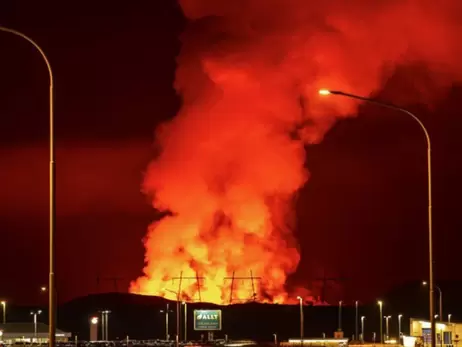 В Ісландії сталося виверження вулкана, лава наблизилася до будинків
