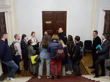 Стефанчук подписал распоряжение о допуске журналистов в Раду в условиях военного положения