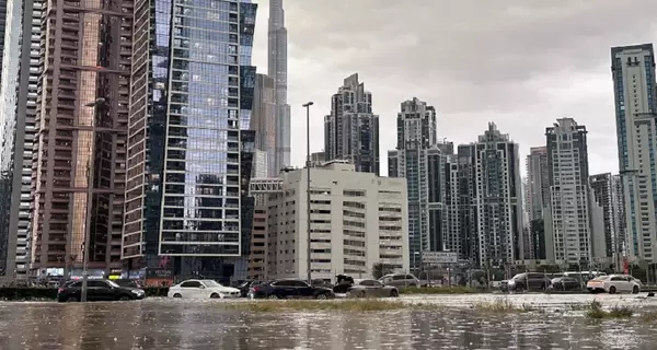 В Арабских Эмиратах начался сильный паводок после урагана