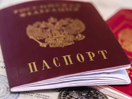Россия обсуждает запрет выдачи документов своим гражданам за границей, - СМИ